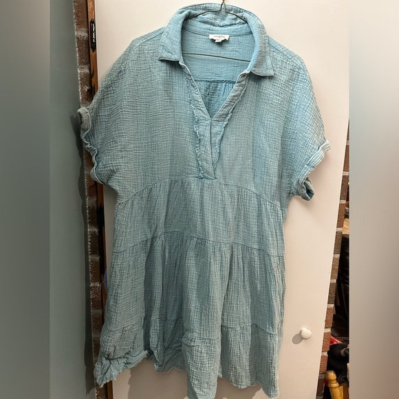 Dress, hits above knees - Picture 1 of 2